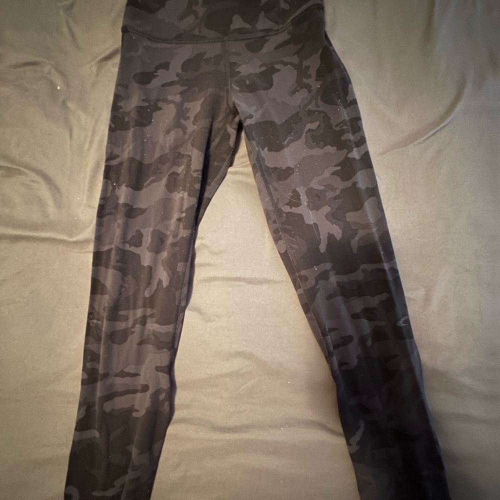 Lululemon camo capri size 2